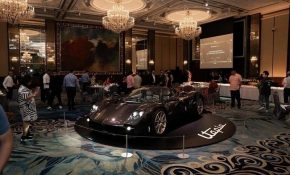 Cận cảnh Pagani Utopia Roadster đầu tiên có mặt tại Singapore: Đủ thuế có khi 250 tỷ đồng