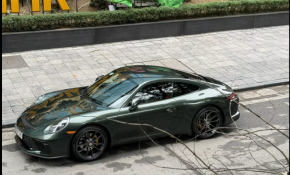 Cận cảnh Porsche 911 991 mang phong cách quân đội của tay chơi xe kín tiếng Hà thành: Garage còn nhiều hàng khủng.