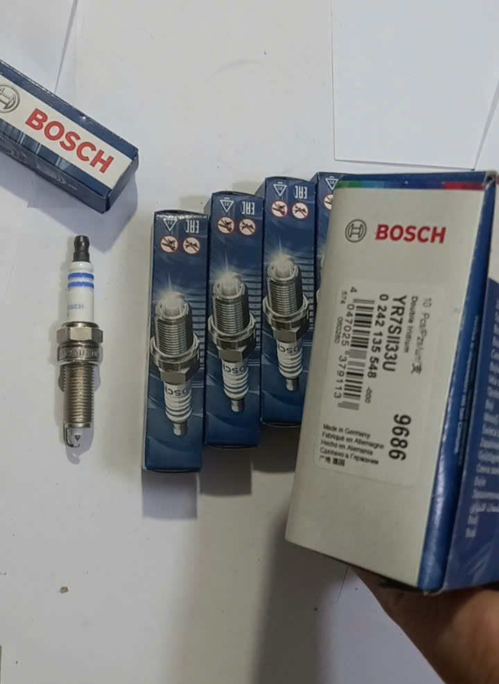 Bugi Bosch YR7SII33U 0242135548 Iridium chân 26.5mm